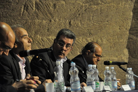 Marco Mozzoni (al centro)